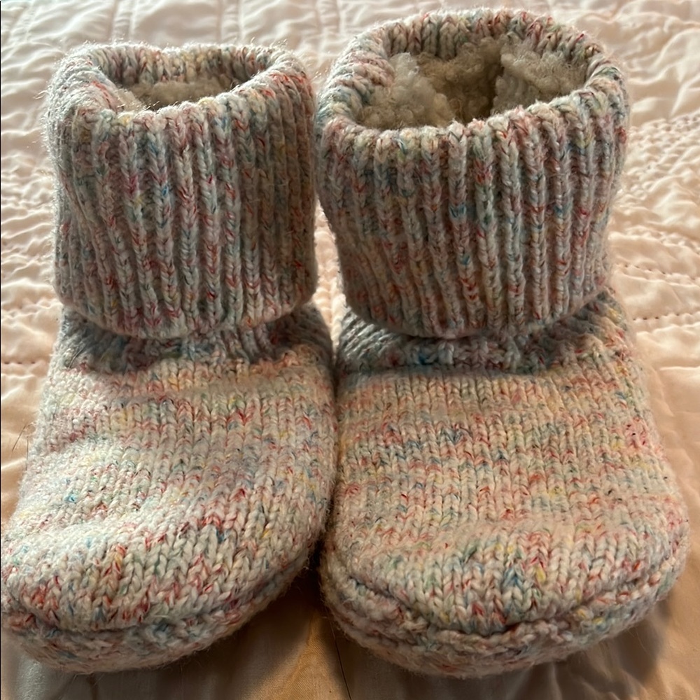 Bombas Cream and Tan Cozy Knit Slippers